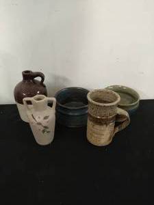 lot 97 image: Collection of Ceramics