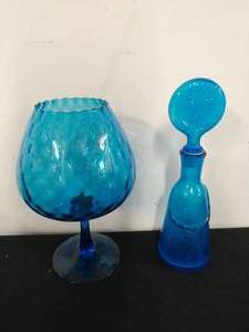 lot 101 image: Five Blue Glass Dcor