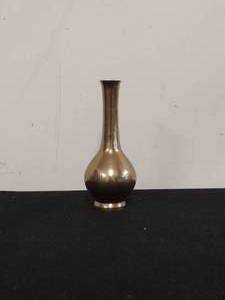 lot 102 image: Brass Vase