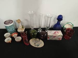 lot 104 image: Collection of Vases and Dcor