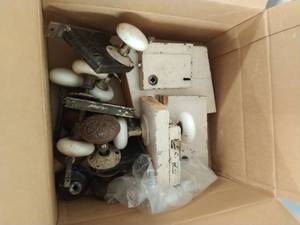 lot 106 image: Collection of Vintage Doorknobs