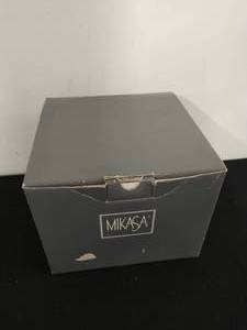 lot 27 image: Mikasa 8 Crystal Bowl