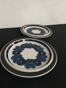 lot 118 image: Pair of Arabia Finnish Serving Platters