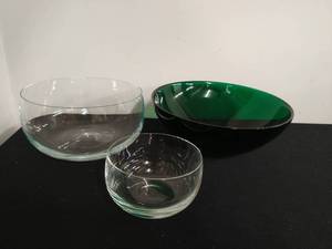 lot 119 image: Three Vintage Glass Serving Bowls