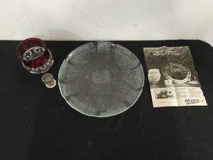 lot 147 image: Collection of Glass and Crystal Items