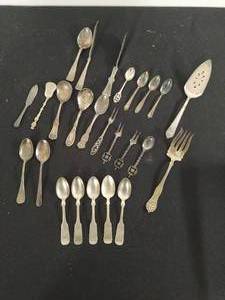 lot 158 image: Collection of Misc. Vintage Silverware