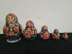lot 160 image: Nesting Dolls