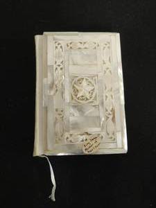 lot 172 image: New Testiment Mother of Pearl Cover