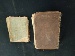 lot 184 image: 1854 Nye TestamenteNew Testament and 1897 Ariftelige Fange Book