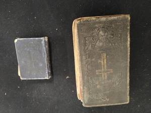 lot 185 image: 1881 PsalmebogPsalm Book & Blade af Livrens Trae Book