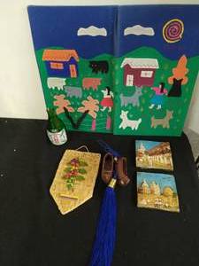 lot 235 image: Collection of Travel Souvenirs and Dcor