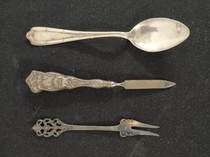 lot 238 image: Three Sterling Silver Pieces