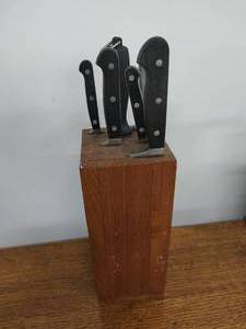 lot 213 image: Knives
