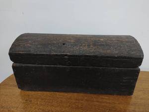 lot 215 image: Antique Chest With Antique Cloths