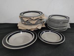 lot 11 image: Finnish Stoneware by Arabia- Bowls and Dessert Plates