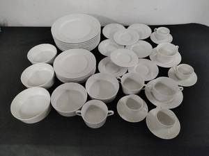 lot 15 image: Collection of Block Spal Lisboa White Dish Set