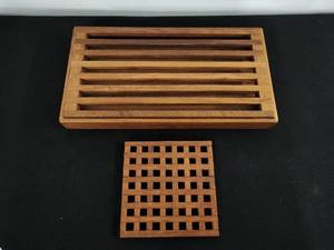 lot 33 image: Vintage Teak Serving Tray and Trivet