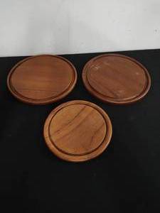 lot 29 image: Three Teak Serving Trays