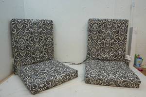 lot 1 image: patio cushions