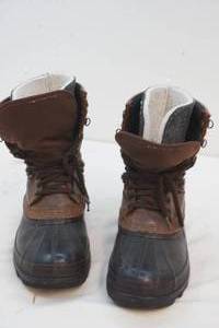lot 2 image: Sorel Boots