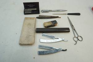lot 27 image: Vintage Barber items