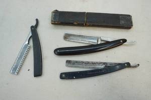 lot 28 image: Vintage Barber items