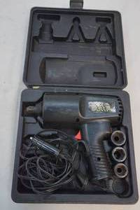 lot 30 image: 12 volt impact wrench