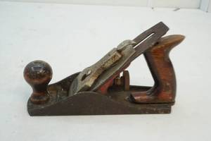 lot 31 image: craftsman wood plane