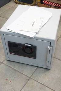 lot 61 image: Sentry safe