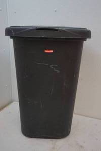 lot 126 image: Rubbermaid waste can