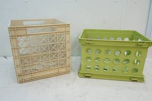 lot 135 image: plastic crates