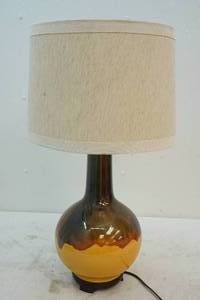 lot 150 image: table lamp