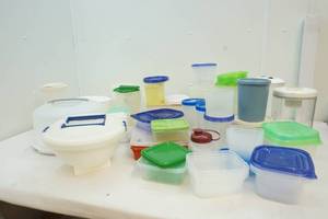 lot 165 image: Tupperware