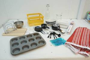 lot 169 image: kitchenware