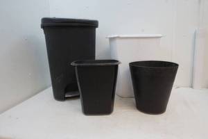 lot 206 image: garbage cans