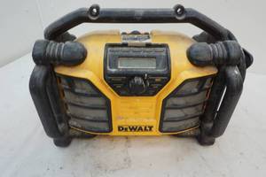 lot 231 image: portable radio
