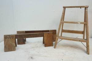 lot 259 image: mini saw horses