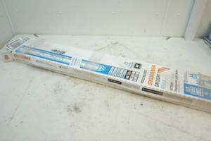 lot 269 image: fluorescent bulbs