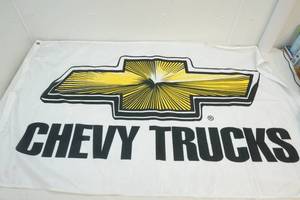 lot 270 image: Chevy flag