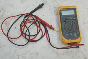lot 275 image: multimeter tester