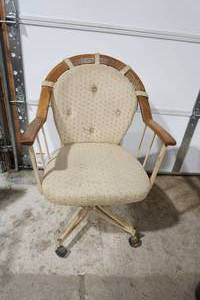 lot 290 image: chair
