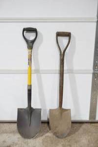 lot 303 image: garden tools