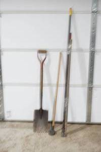 lot 304 image: roofing spade