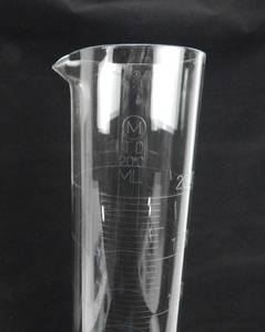 lot 6 image: Set of 2 Glass 2000 ML Graduated Cylinders