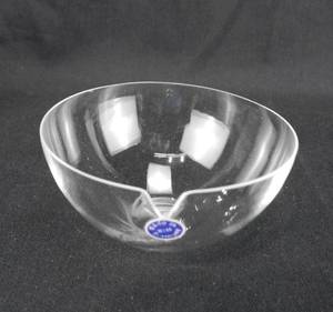 lot 114 image: Set of 6 Glass 120 ML Evaporating Dishes With Spout - Made in West Germany