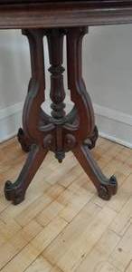 lot 10 image: Antique Oval Eastlake side Table
