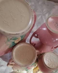 lot 31 image: Vintage Hull Art Pottery Vases and Basket Collection