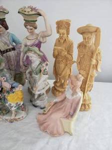 lot 98 image: Figurine Collection B