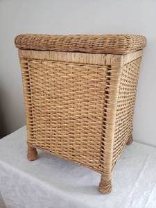 lot 116 image: Tidy Wicker Hamper