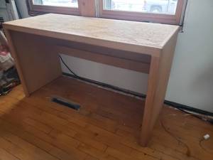 lot 118 image: Natural Tone Oak Desk